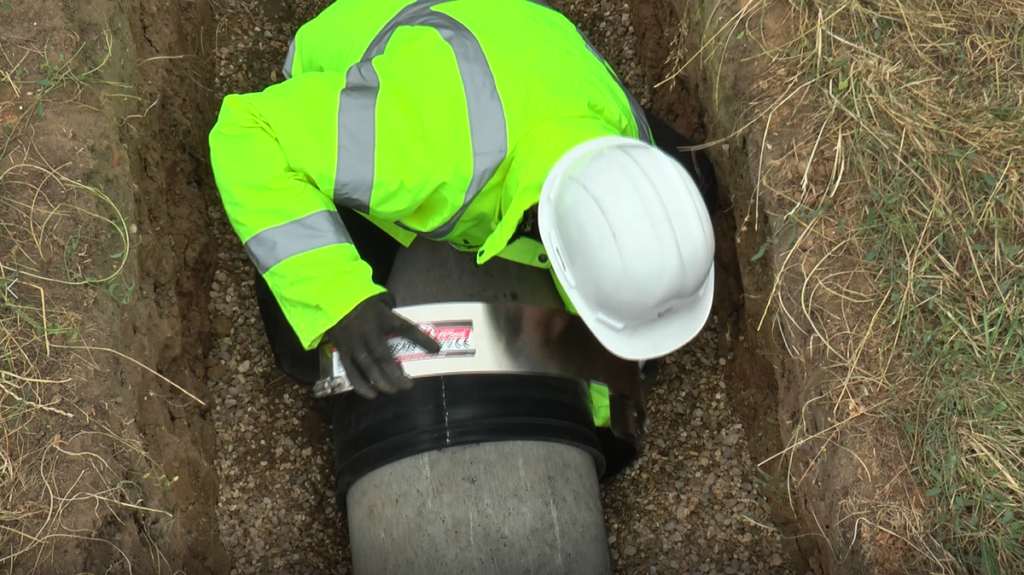 VIPSeal VWRC wraparound coupling for large diameter pipe repair